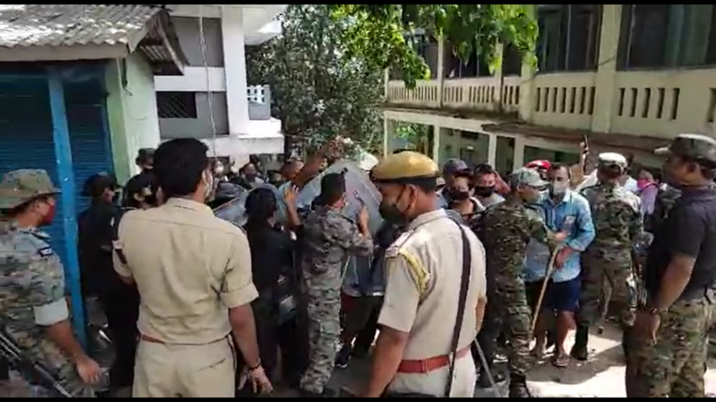 Chaos in GHADC after authorities open office for functioning, protestors create ruckus