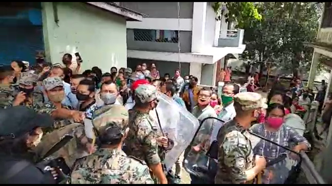 Chaos in GHADC after authorities open office for functioning, protestors create ruckus