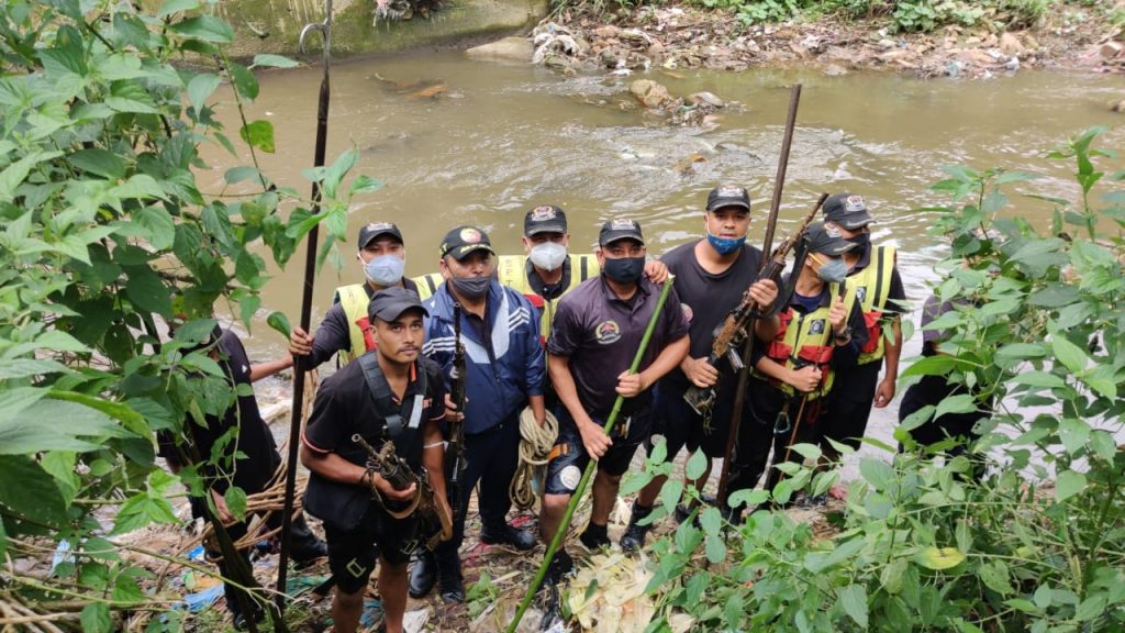 Anonymous letter's lead comes true, snatched police rifles found near Umpohliew bridge