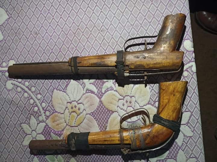 Country-made guns seized, 2 arrested