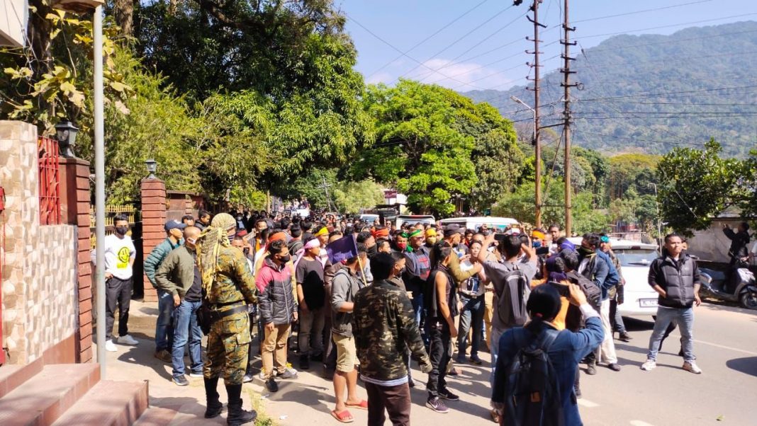 Mob of angry protestors gherao GHADC office seeking removal of CEM