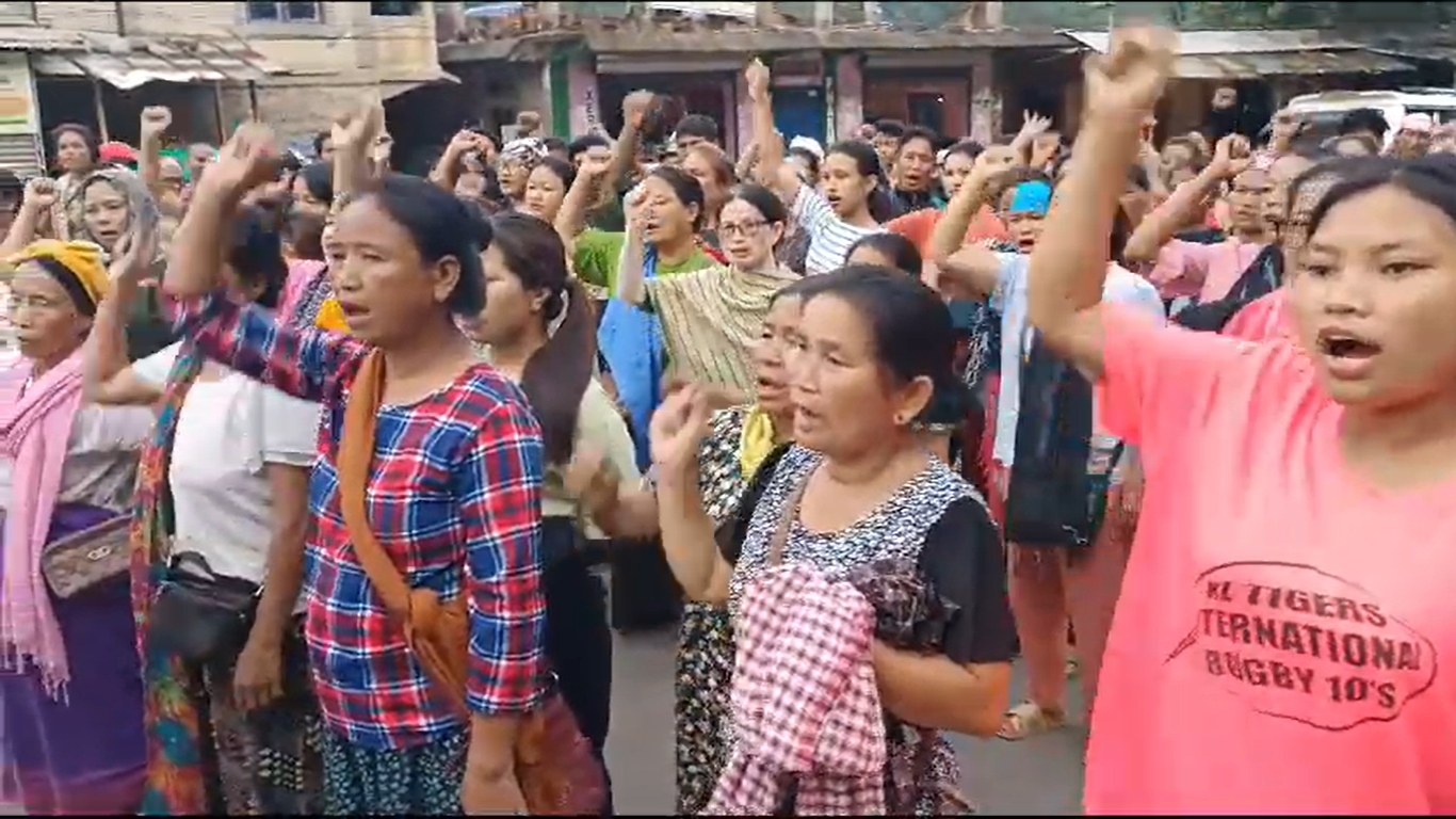 Tribals in Manipur calls for reimposition of AFSPA, Assam Rifles deployment; NH-2 blocked 