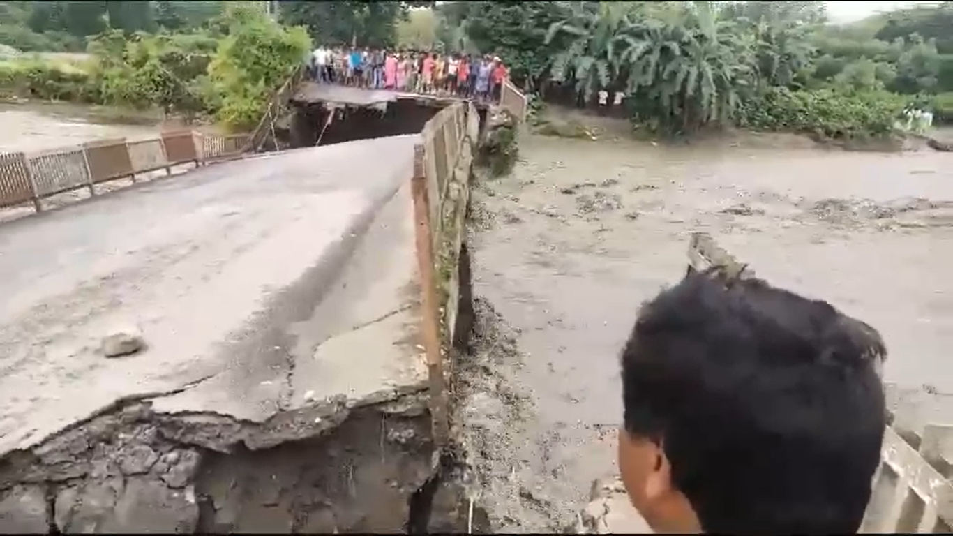 Excessive rainfall in Arunachal Pradesh worsens flood situation in Assam; 3.41 Lakh people affected