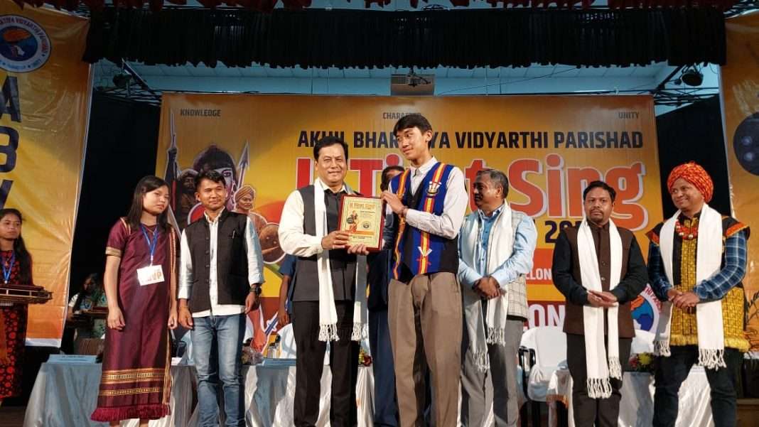 Sarbananda Sonowal hands over the U Tirot Sing Best Students Award 2023 in Shillong