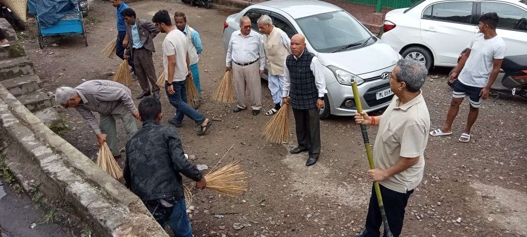 Residents and officials of SCB participate in Swachhta Hi Seva campaign