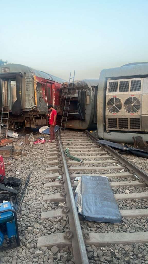 Northeast Express train derails in Bihar