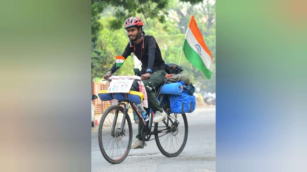 Assam teenager embarks on an India tour with his bicycle