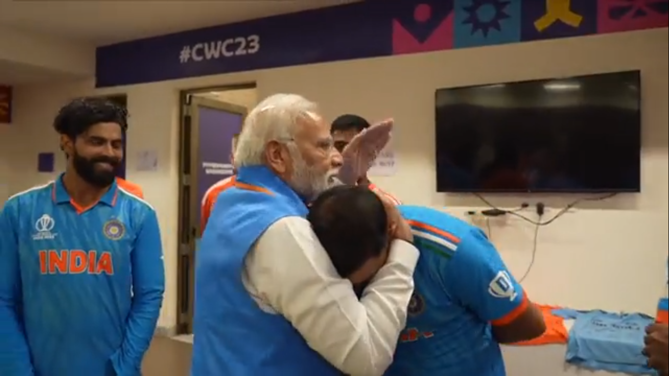 PM Modi's meets team Inida in dressing room after World Cup defeat, hugs Mohammed Shami