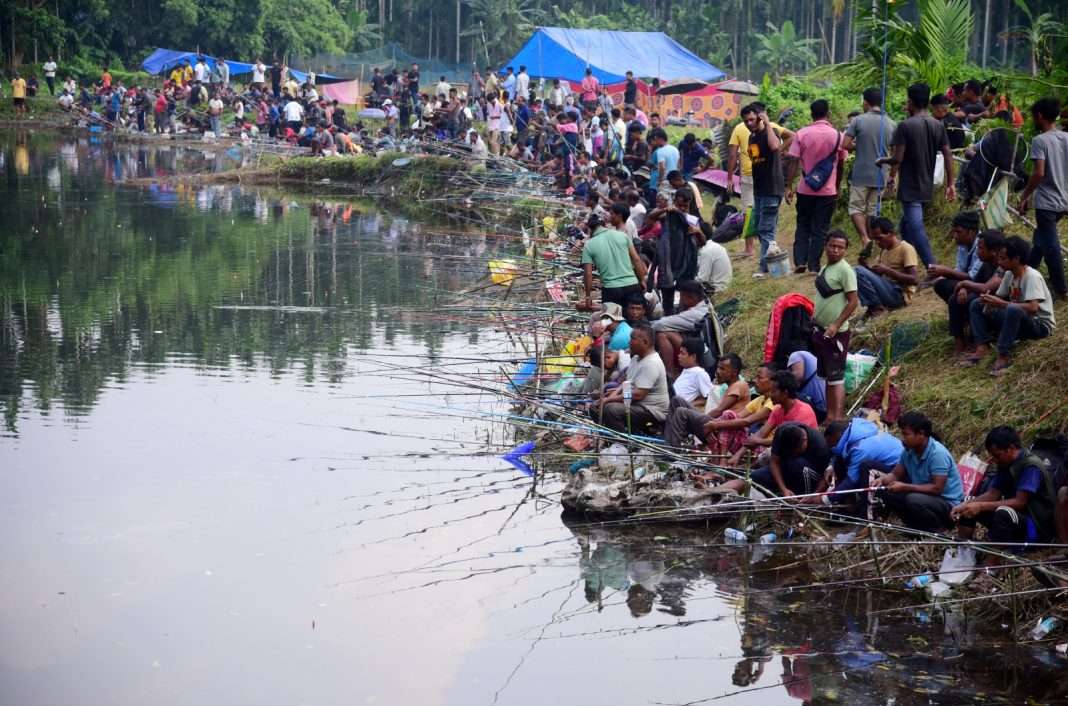 Fishing Competition held along Assam-Meghalaya border, West Khasi Hills wins all top 3 spots