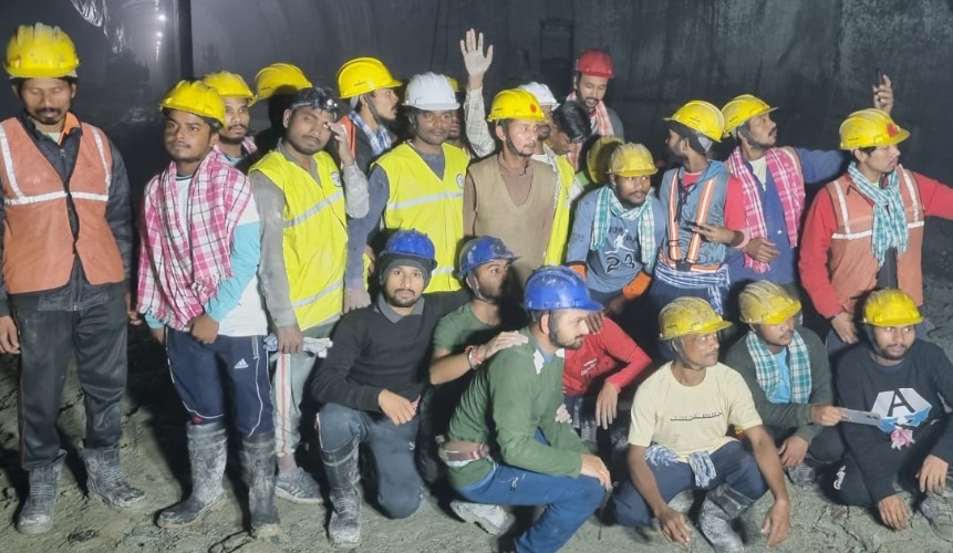 PM Modi speaks to workers rescued from U'khand tunnel; calls it amazing example of teamwork