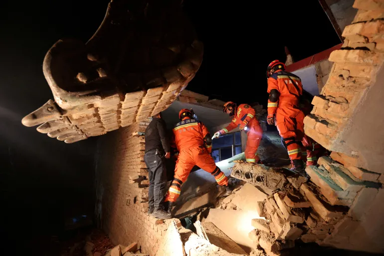 Tragedy strikes Northwest China: Midnight earthquake claims 116 lives, injures nearly 400