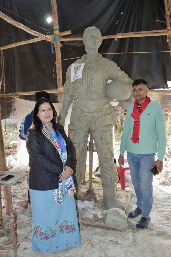 Tripura: Union MoS Meenakshi Lekhi visits sculpting workshop in Nazrul Kalakshetra