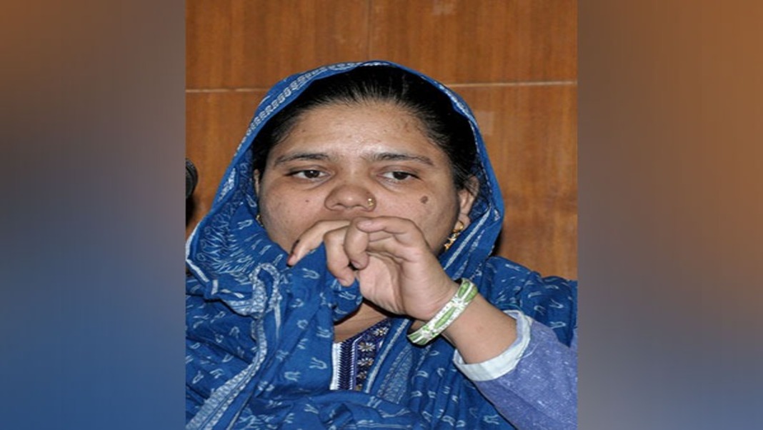 SC revokes remission for 11 convicts in Bilkis Bano gangrape and murder case