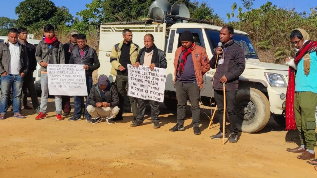Protest rally in EJH's Tuber Kmai Chnong against assault on village leaders