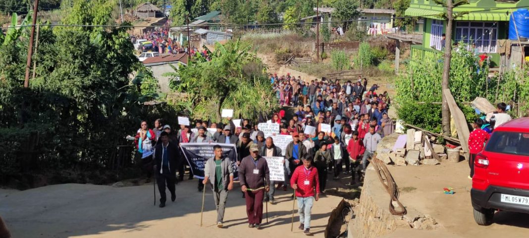 Protest rally in EJH's Tuber Kmai Chnong against assault on village leaders