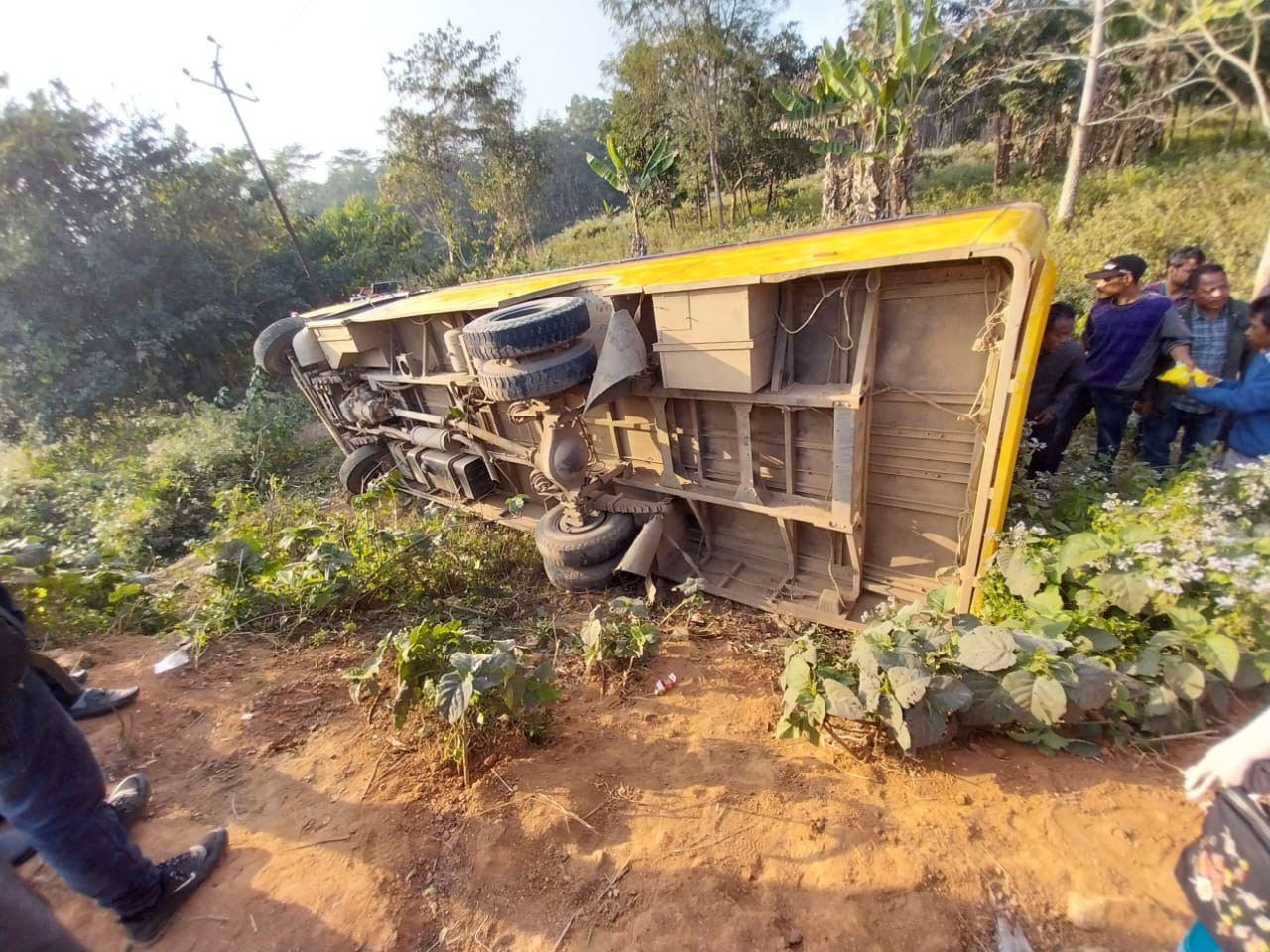 Mendi-Damra ramao bus gari a·sel ong·e sak 19 manderang saknaa man·a