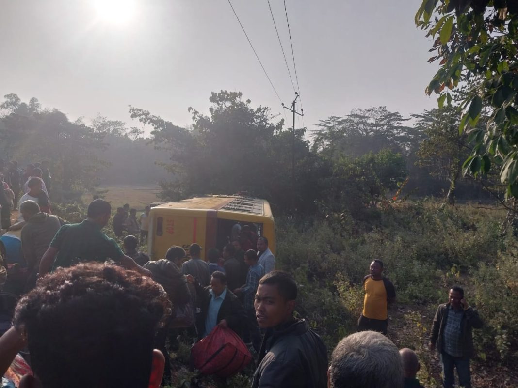 Mendi-Damra ramao bus gari a·sel ong·e sak 19 manderang saknaa man·a