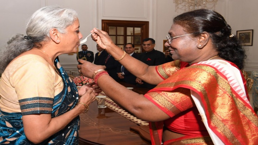 In Pics: Sitharaman and team's pre-Budget courtesy call to President Murmu at Rashtrapati Bhavan