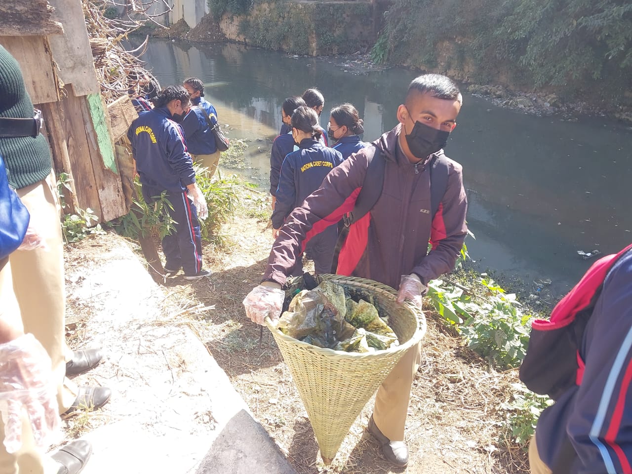 EKH District Admin conducts mass cleaning drive to rejuvenate Umkhrah & Umshyrpi rivers