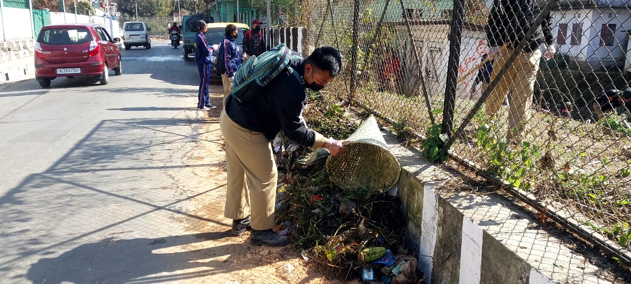 EKH District Admin conducts mass cleaning drive to rejuvenate Umkhrah & Umshyrpi rivers