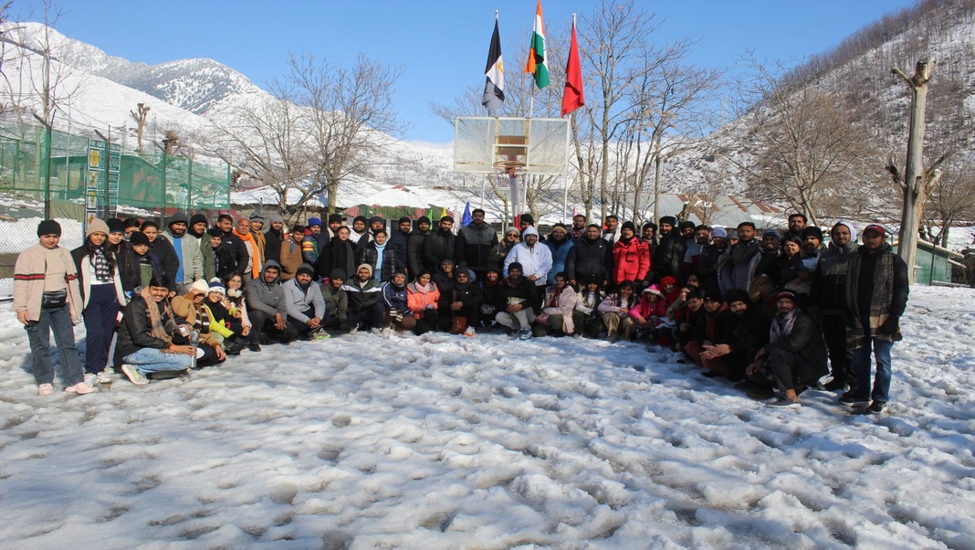 Indian Army rescues stranded students from heavy snowstorm in Banihal, Jammu