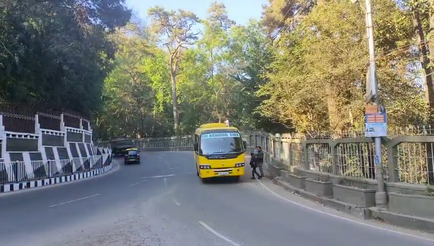 Meghalayani Education Minister demechikko school bus-o wate namgipa dakmesokaniko on•a re•a