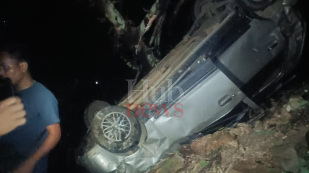 Vehicle falls into gorge in Rongkhon, Driver severely injured