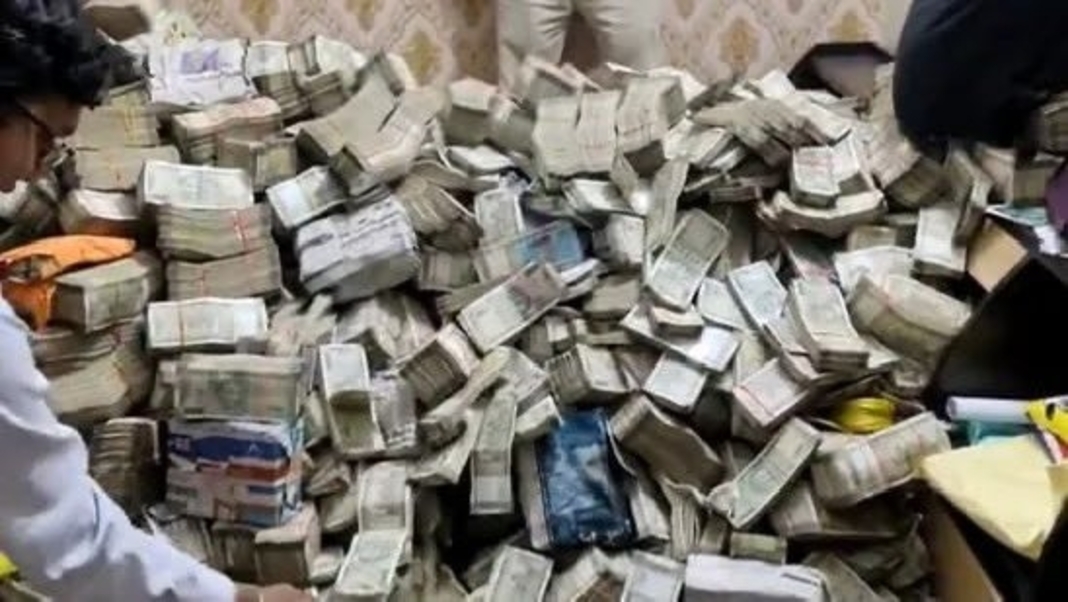 ED Uncovers Huge Cash Haul in Minister's Aide's Home in Ranchi, Jharkhand