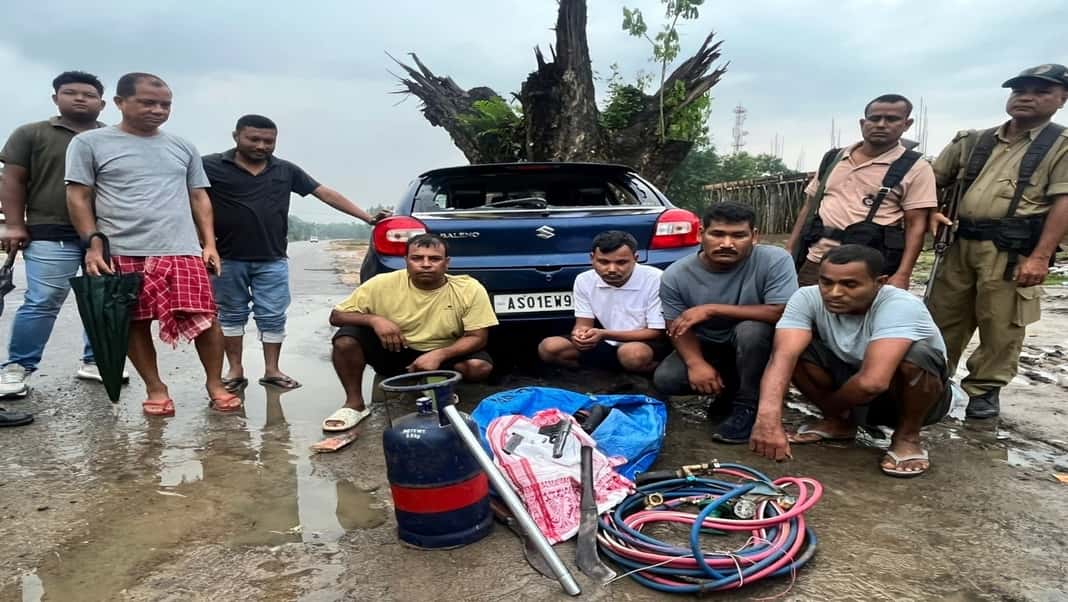 Assam: STF & Kamrup police jointly apprehend gang of dacoits at Singra