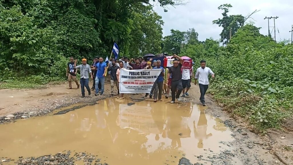 Garo organizations hold protest rally seeking early repair of Gasuapara highway in South Garo Hills