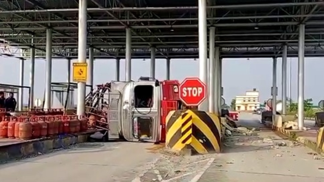 LPG Cylinder-Laden Truck Crashes into Toll Plaza at Bogibeel