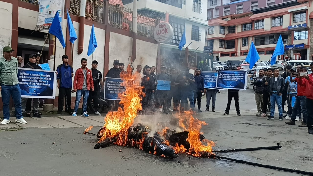 MPSC Reassessment Row: KSU ups ante against MPSC, burns effigy amidst protest