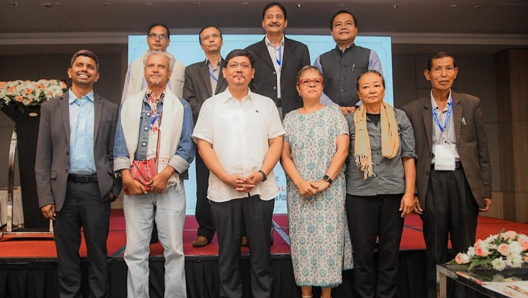 Meghalaya Govt honours 8 senior journalists, bestows them with cash awards