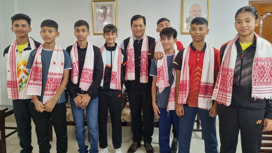 Sonowal felicitates winners of All India Sub Junior ranking Badminton tournament