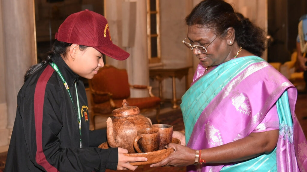 Manipur students interact with President of India during national integration tour