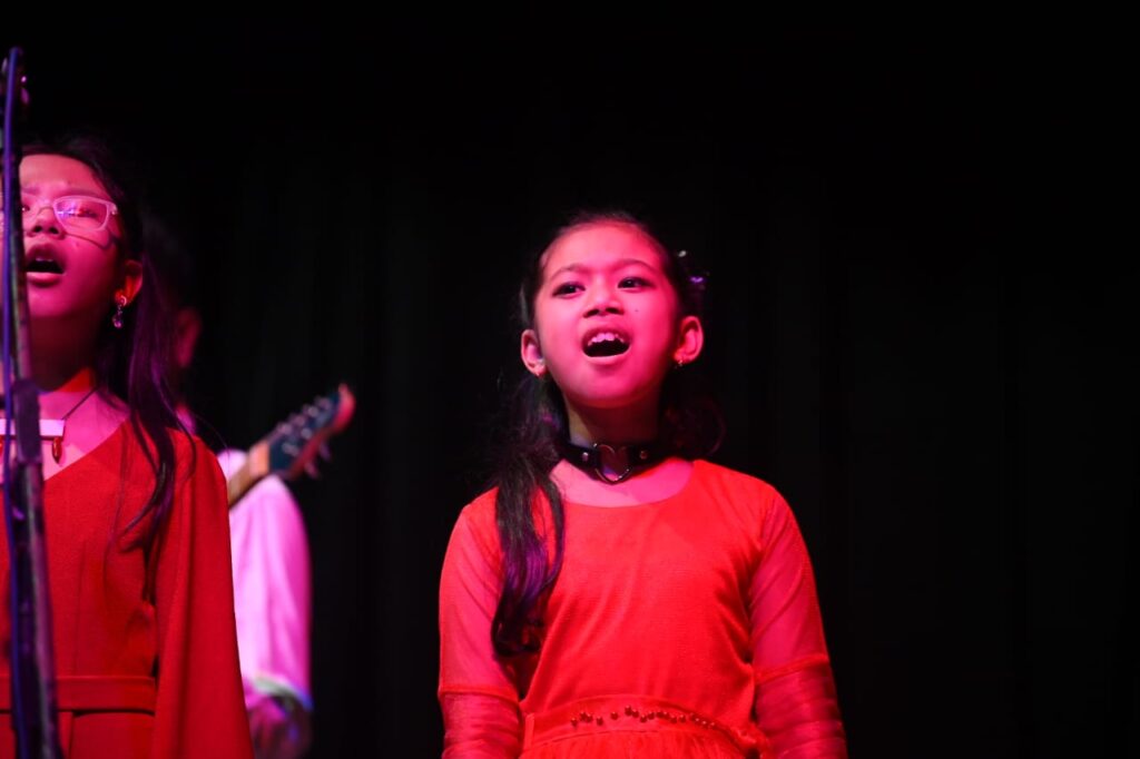 Meghalaya is still signing to the melodies of Bryan Adams and the grooving to the music of Europe but Tura got treated to an equally profound, or some may say even greater, musical show on Thursday night.