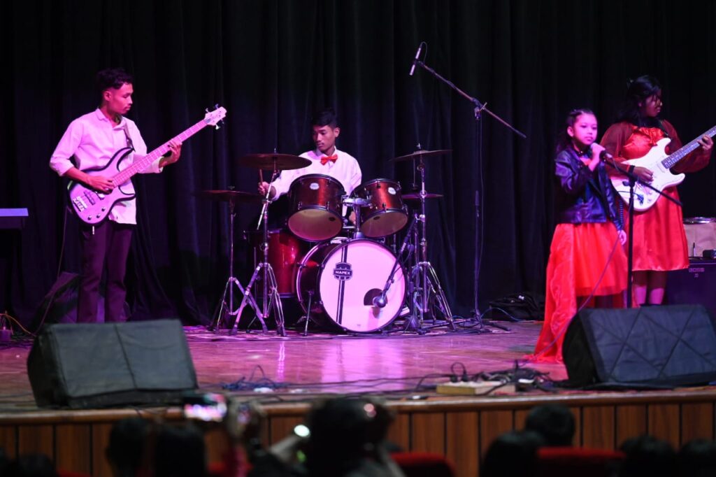 Meghalaya is still signing to the melodies of Bryan Adams and the grooving to the music of Europe but Tura got treated to an equally profound, or some may say even greater, musical show on Thursday night.