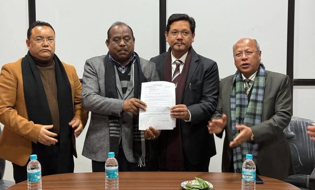 Meghalaya CM hands-over ₹40 Crore to JHADC as advance coal royalty