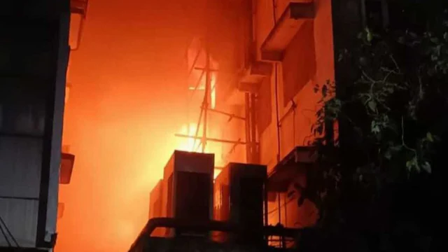 14 people killed in a massive fire at the Kolkata Hotel
