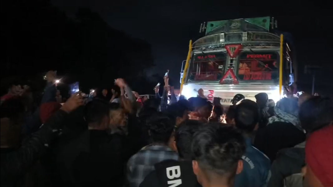 MCTODA protesters clash with police escorting cement trucks, 4 held in Mawryngkneng