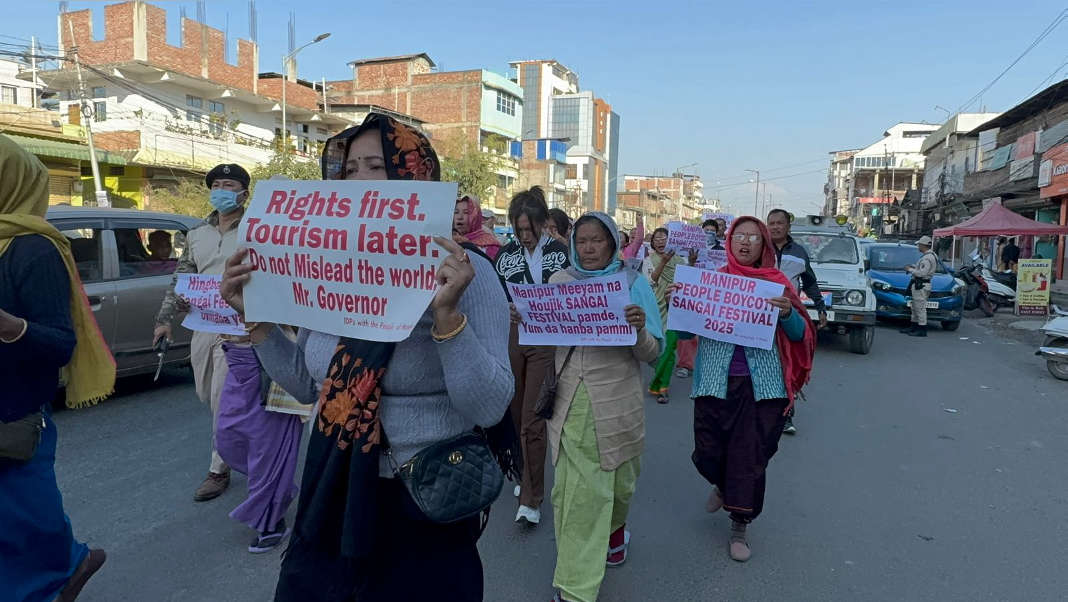 Sit-in by IDPs turns Into massive rally, displaced families demand immediate return home