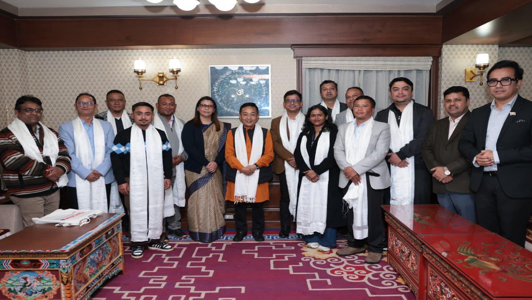 Sikkim CM discusses rail link, green drive with visiting Meghalaya journalists