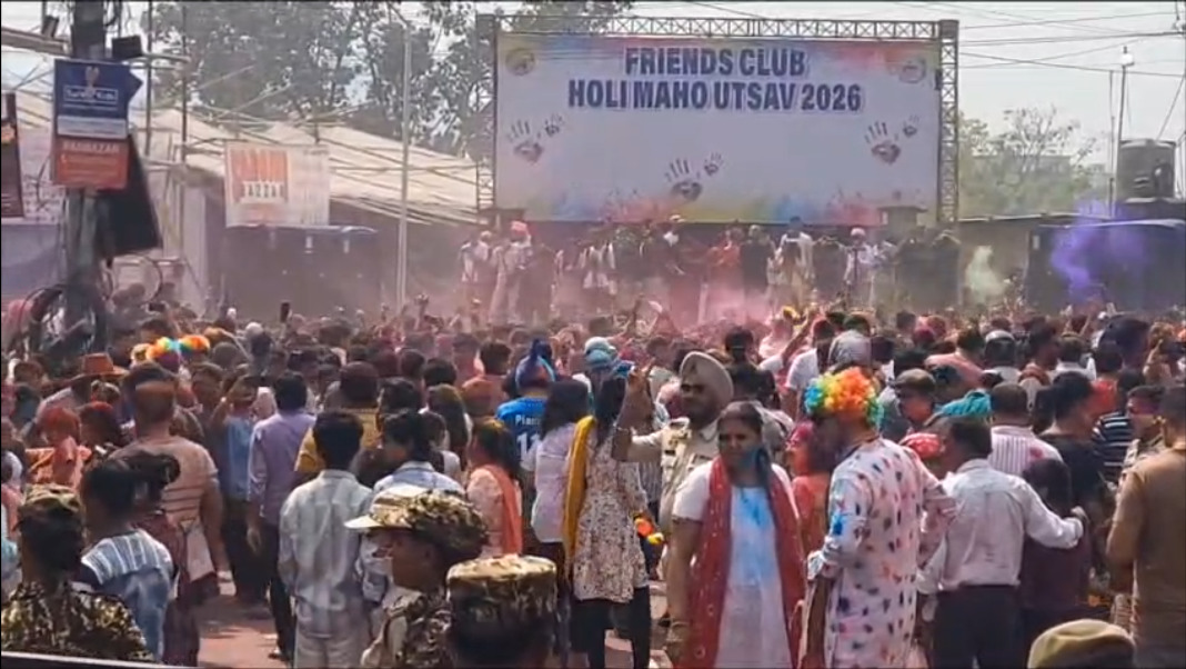 Thousands celebrate Holi in Guwahati