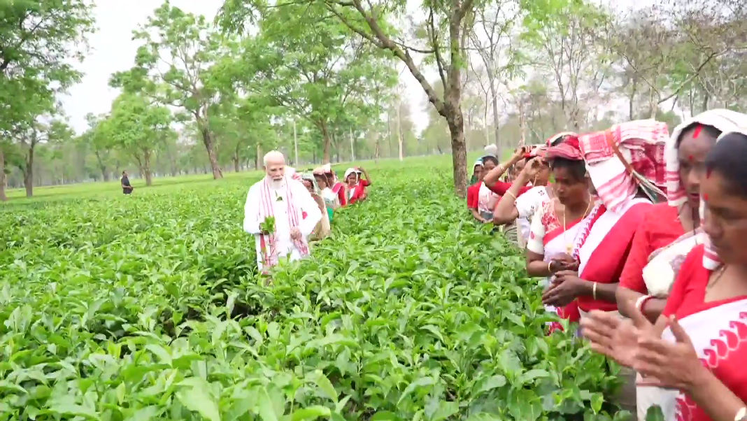 Modi meets tea workers in Dibrugarh, BJP pitches ₹500 wage promise ahead of Assam polls