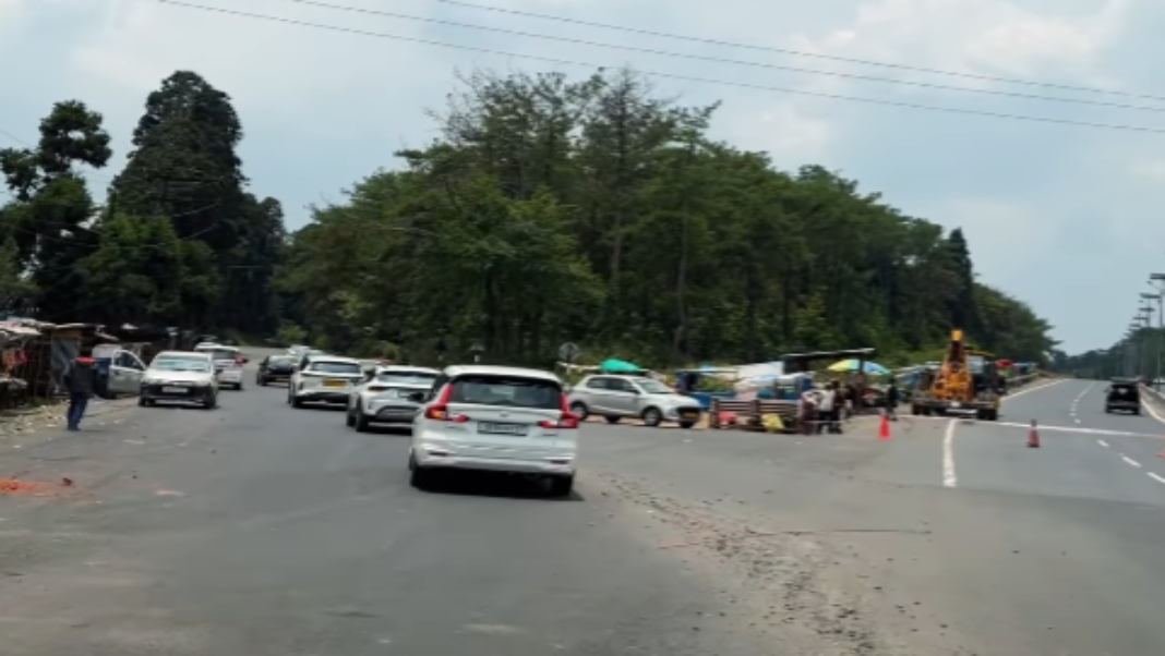 Meghalaya Govt orders eviction of hawkers from Shillong-Dawki road RoW over safety concerns