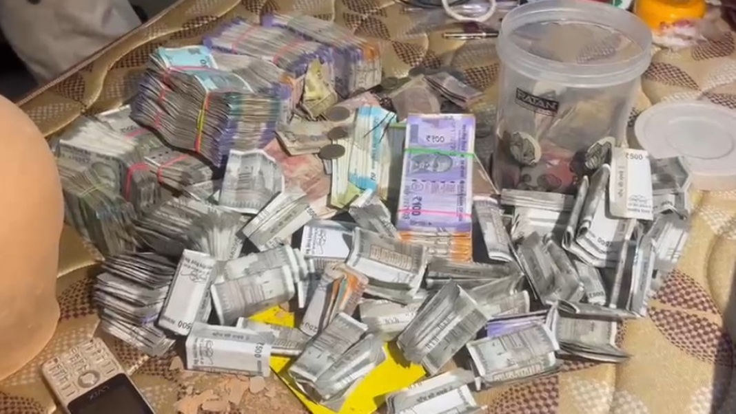 Major drug bust in Dibrugarh: 10 arrested, heroin, cash and gold seized