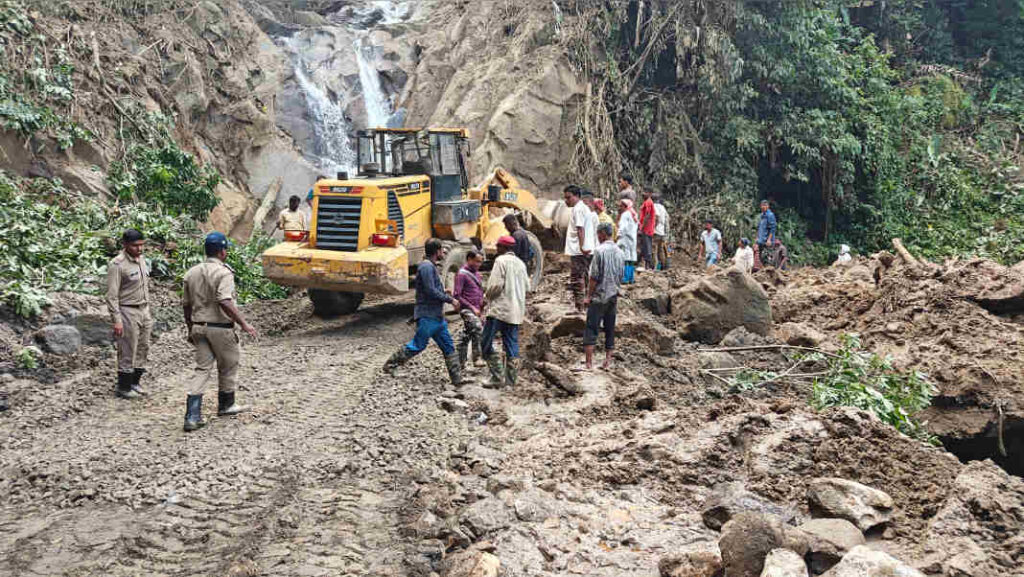 Second cloudburst in a week batters Arunachal; nine key roads cut off in East Siang, red alert Issued