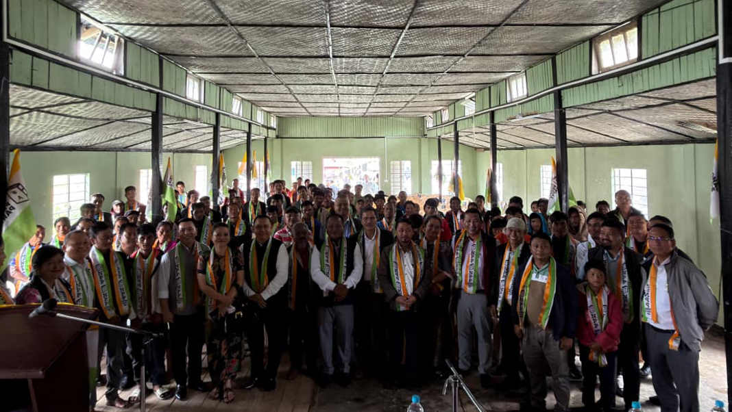 Hundreds of Congress workers join NPP in Mairang, pledge support to Dr Nonglait