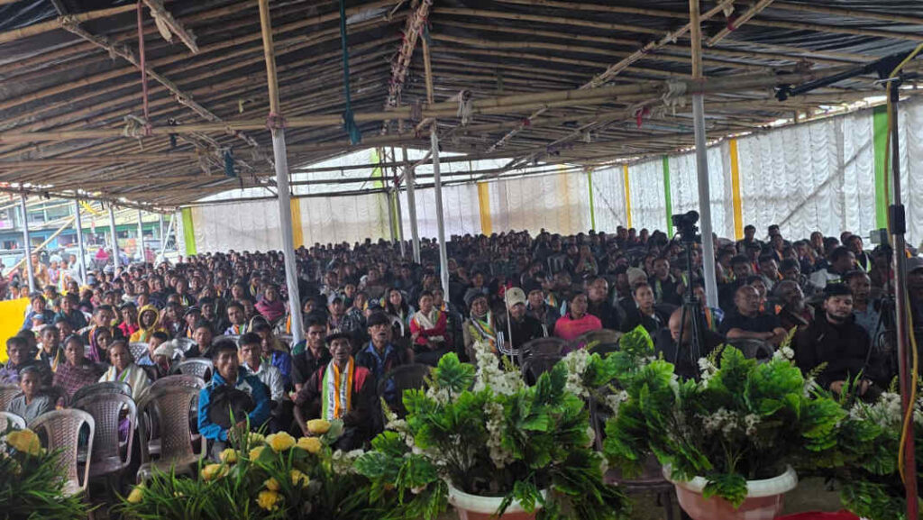 Hundreds of Congress workers join NPP in Mairang, pledge support to Dr Nonglait