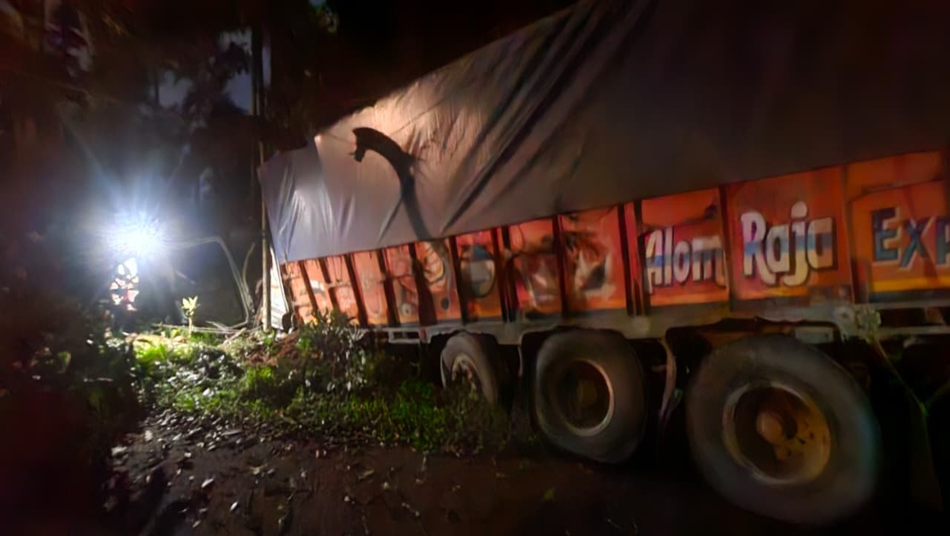 Truck driver from Assam killed, two injured in late-night crash near Tura